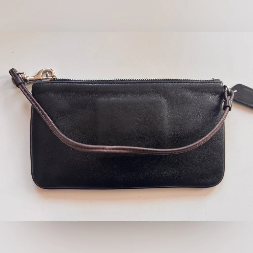 Vintage Coach 90s Y2K Black Leather Buckle Flap Women’s Wristlet Wallet